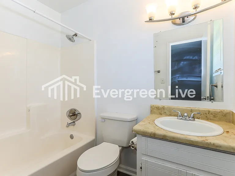 2686 Barclay St — Photo 10