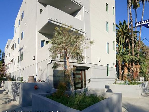 2nd image of 11281 Huston St APT 4