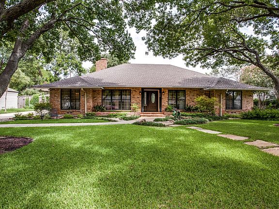 3rd image of 808 Clearwater Dr