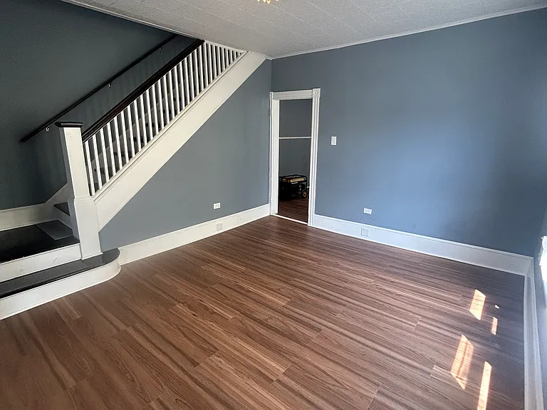 106 Center Ave — Photo 5