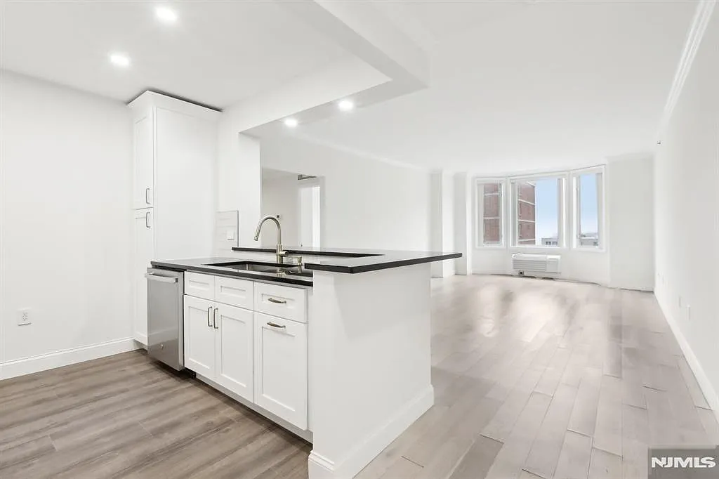 3309 City Pl photo 1