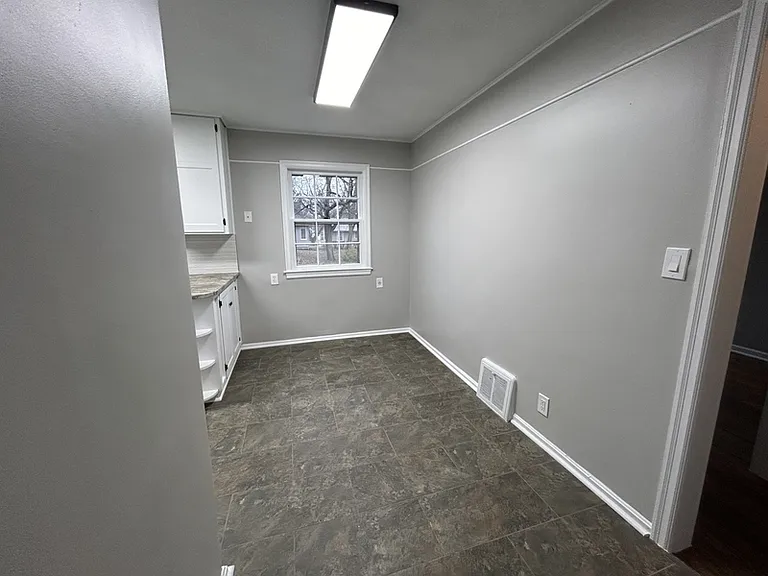 2022 Kentucky St — Photo 7