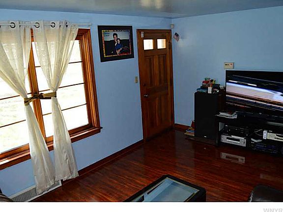 3rd image of 90 Herbert Ave