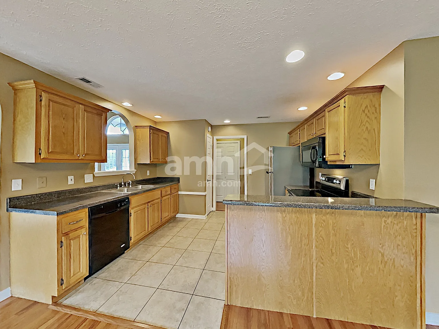 3 bed, 2.0 bath, 2189 sqft, $2,665 — Photo 4