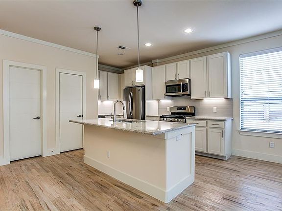 2nd image of 4316 Hartford St #29