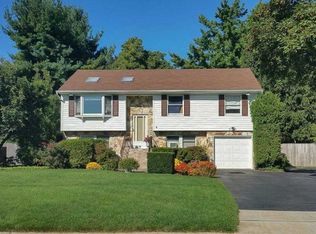 7 Alton Ave, Greenlawn, NY 11740