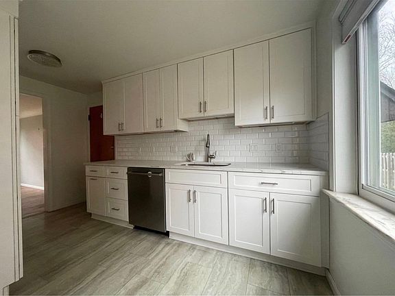 5th image of 2231 S Green Rd #2