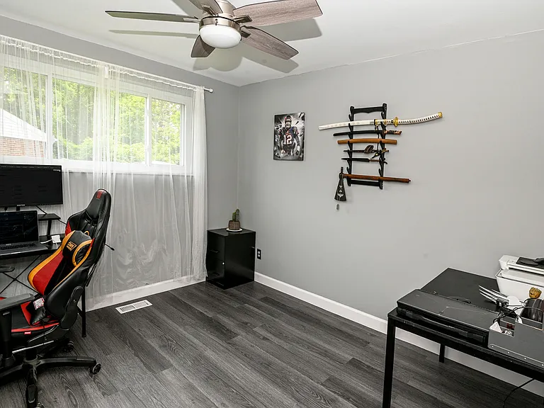988 Yarger Dr — Photo 12