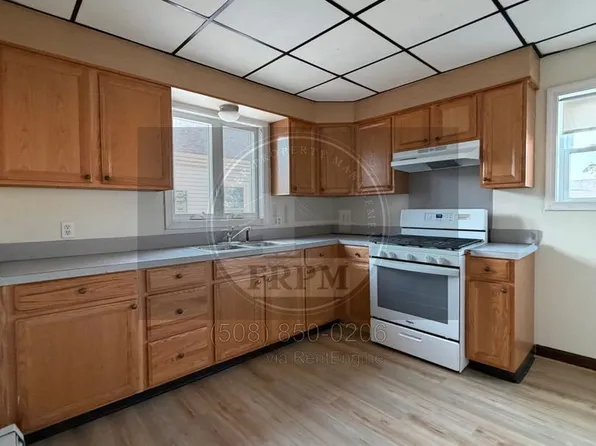 192 Snell St #2, Fall River, MA 02721