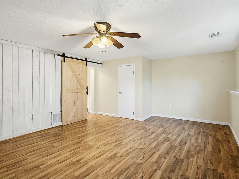 9402 Granite Hl — Photo 17