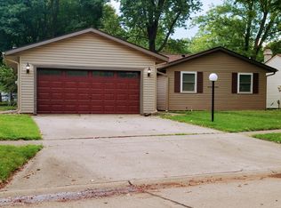 2315 Hackberry Ct, Champaign, IL 61821