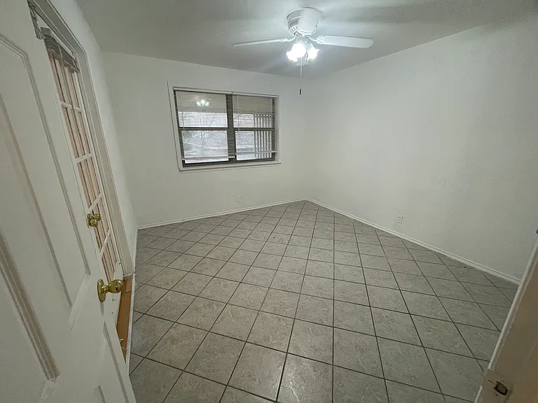5827 Reiger Ave #203 — Photo 8