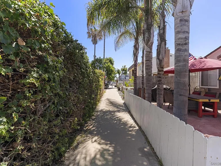 748 Isthmus Ct — Photo 8