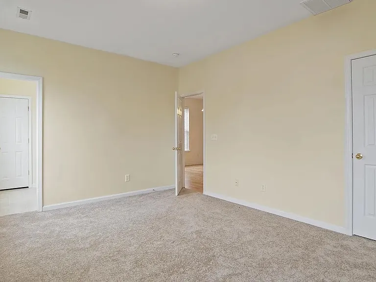 517 Logan Rd — Photo 5