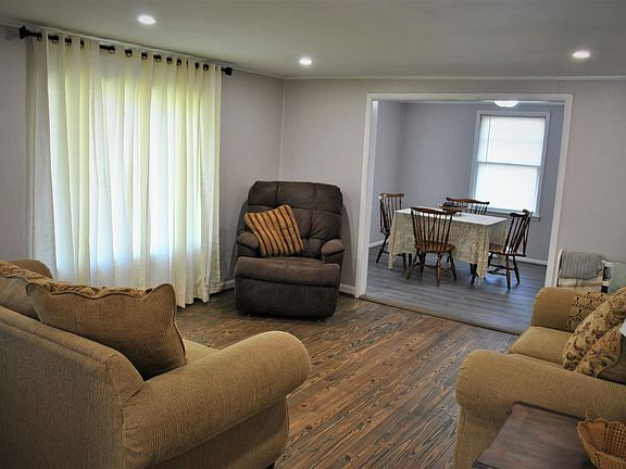 2nd image of 2114 Nixon Dr SE