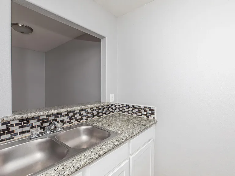 Capewood Apartments — Photo 19