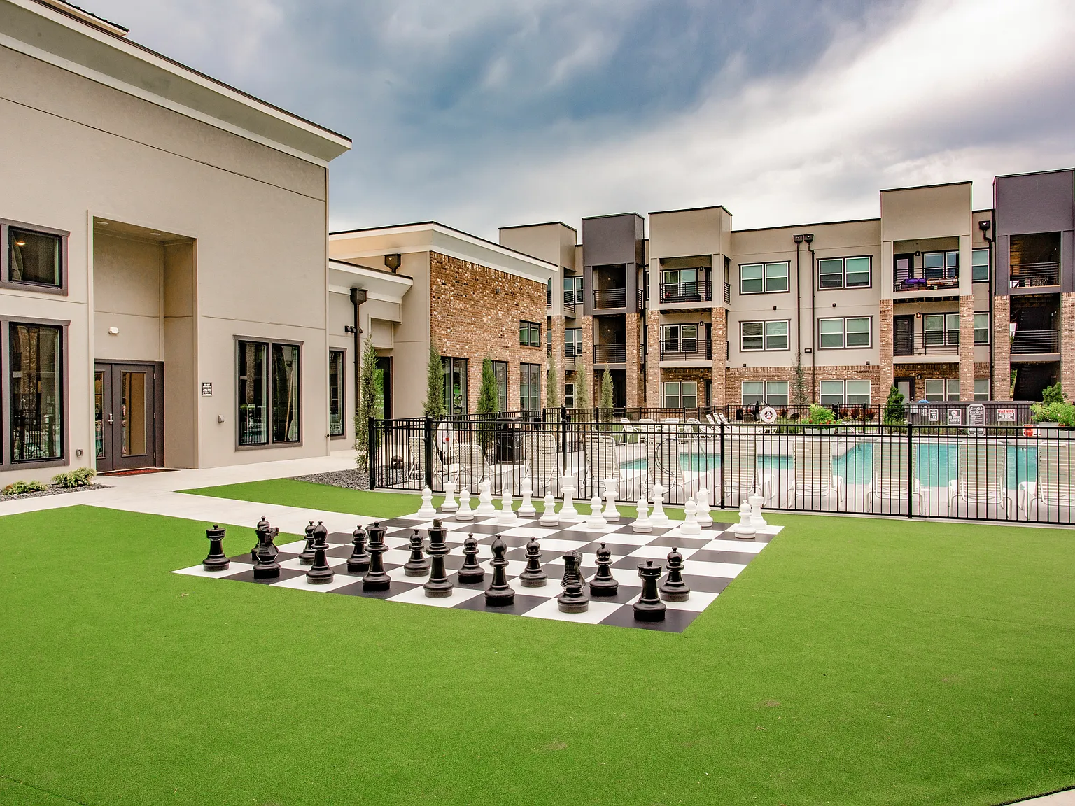 Crown at Seven Oaks Apartment Homes — Photo 3