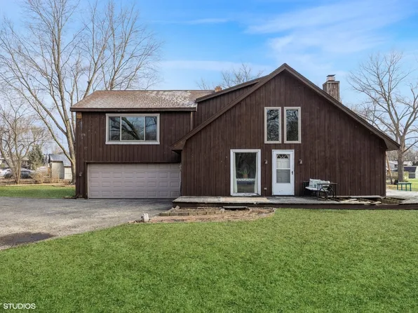 1313 Lawn Ct, McHenry, IL 60050