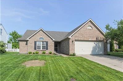 Immaculate 1676 sq. ft. Ranch with 3 Bedrooms, 2 Baths & Sunroom.  Home is located on a quaint Cul-De-Sac with a pond in the distance.