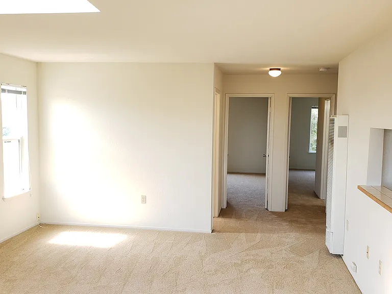 Sunset Vista Apartments — Photo 7