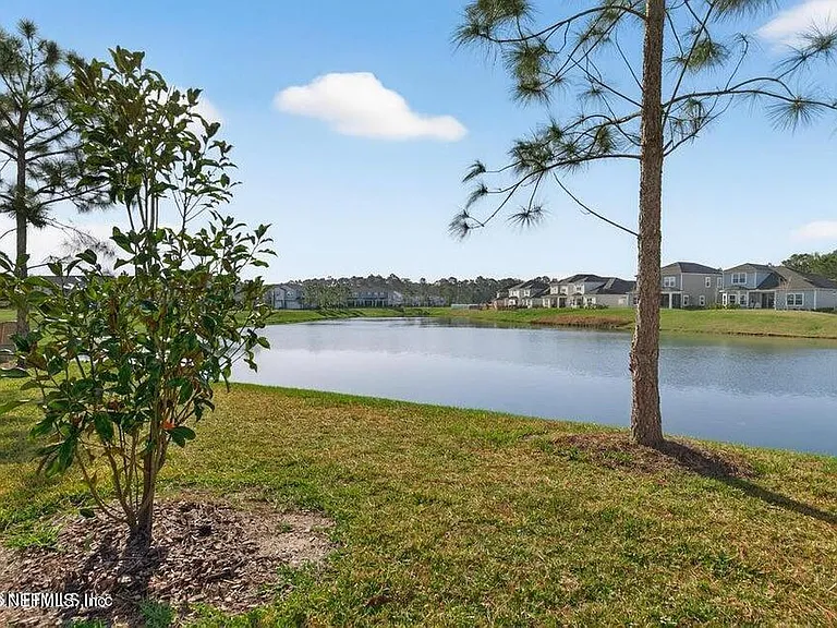 260 Brandon Lakes Dr — Photo 38