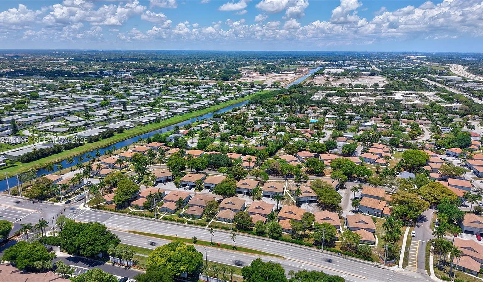 Delray Estates Condo Ph I — Photo 1