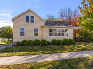 1726 Iowa St, Oshkosh, WI 54902
