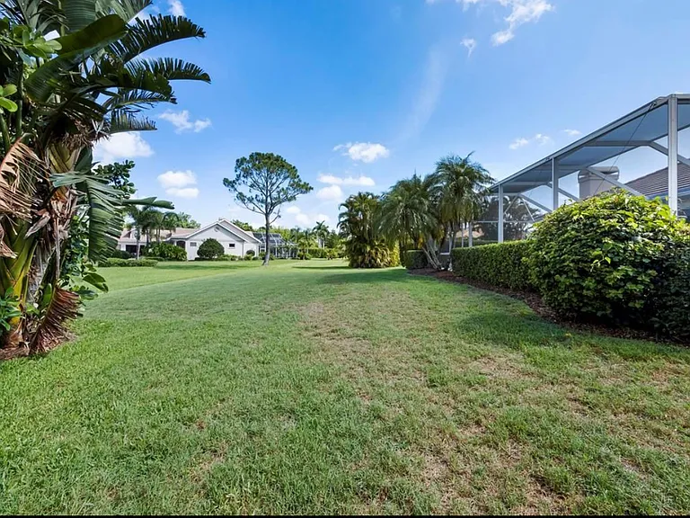 Butlers Crest Dr — Photo 40