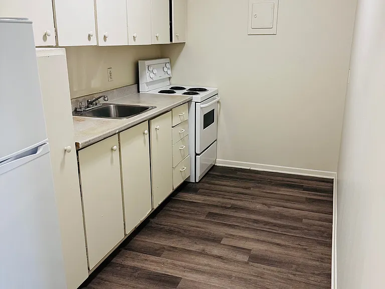 2310 Fox Cres #807 — Photo 7