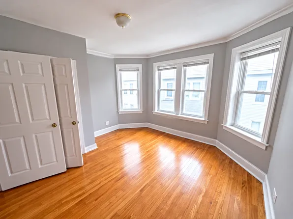 840 N Massasoit Ave APT 2W, Chicago, IL 60651