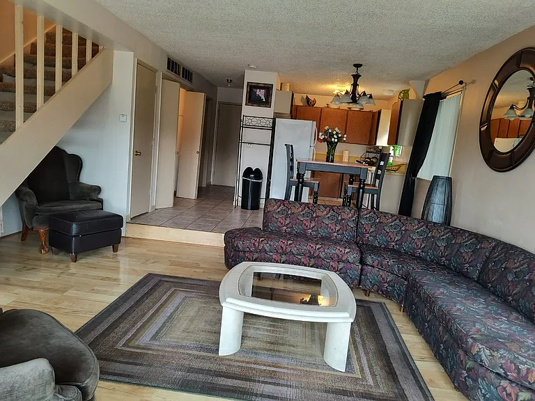 1720 Worden Ave — Photo 2