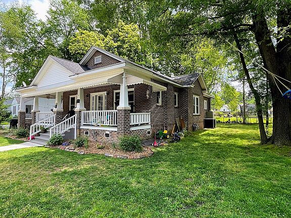 4th image of 611 Grace Ave