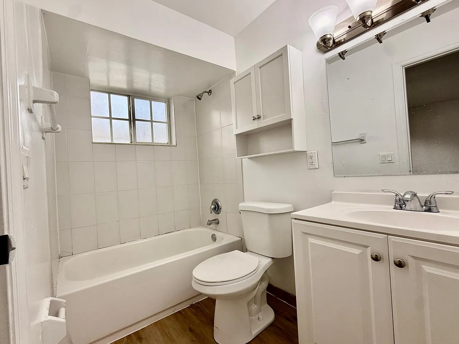 1 bed, 1.0 bath, 890 sqft, $1,650 — Photo 2