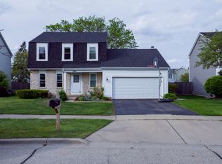 1284 Regent Dr, Mundelein, IL 60060