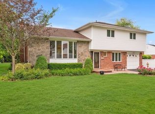 23 Myron Rd, Plainview, NY 11803