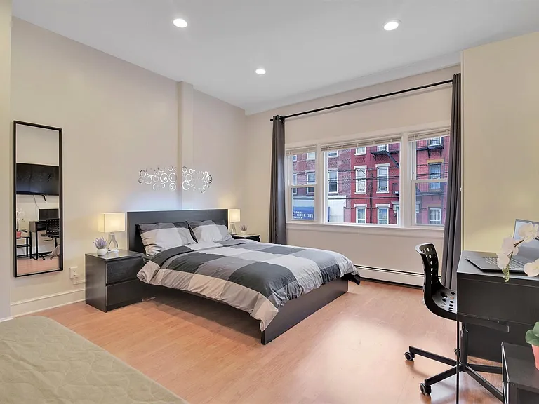 932 Summit Ave #B — Photo 8
