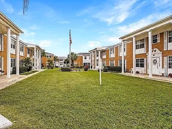 3rd image of 4158 Tamiami Trl Unit A8