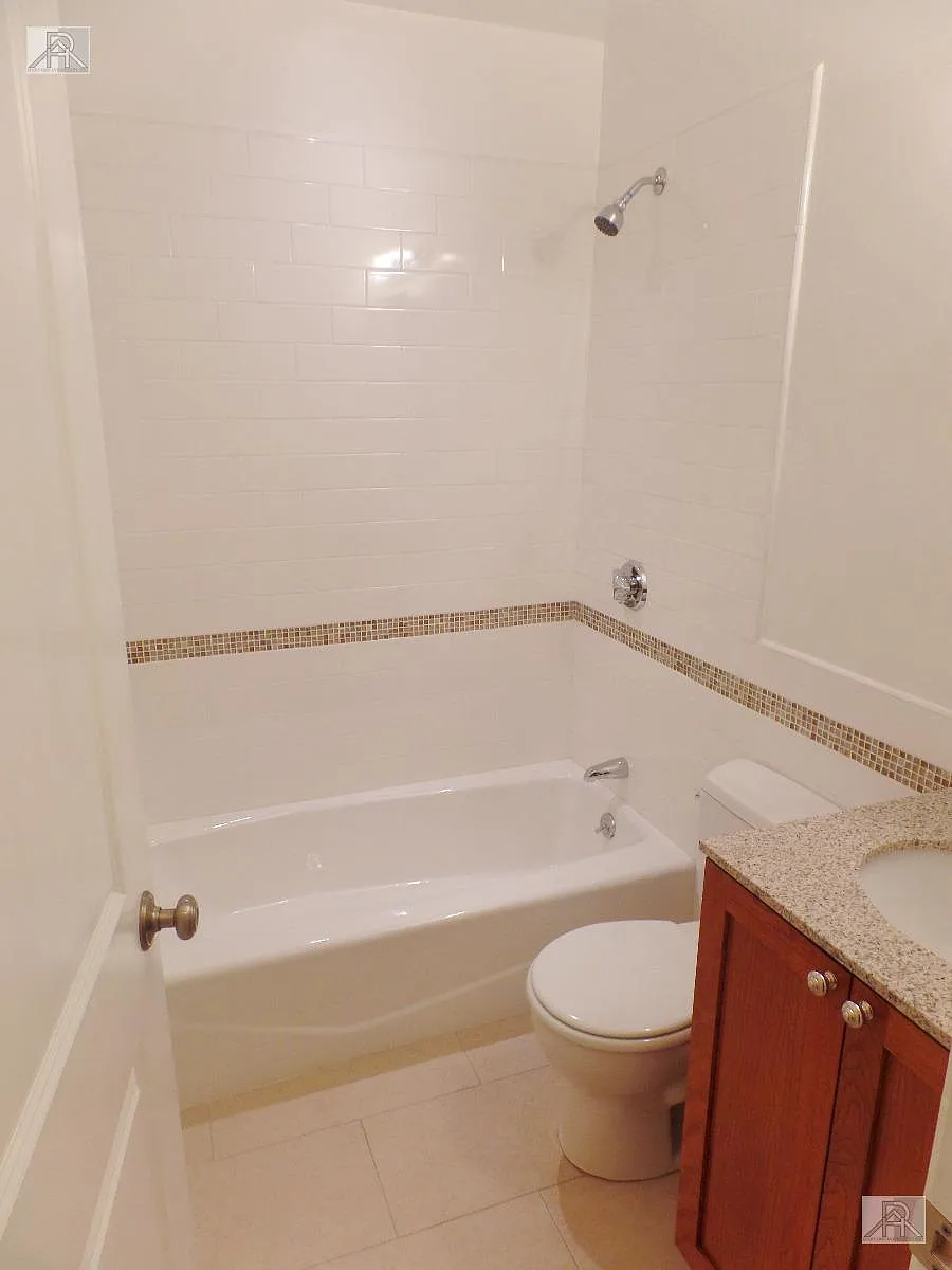Building Photo - 27 Glenville Ave #5