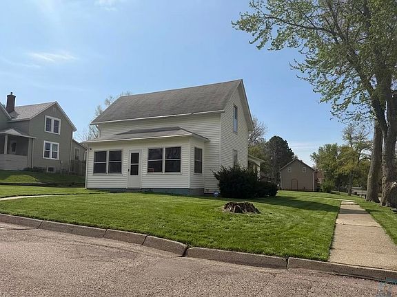 3rd image of 700 Main St