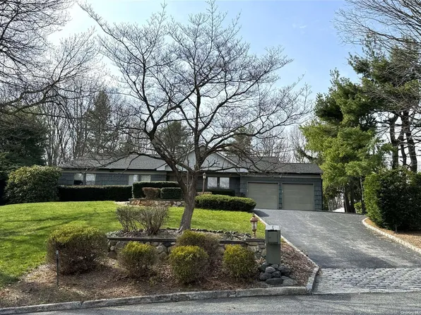 21 Stonehurst Lane, Dix Hills, NY 11746