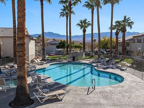 3rd image of 435 Mesa Blvd Unit 202