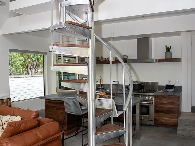 261 S Hudson Ave #1/2 — Photo 3