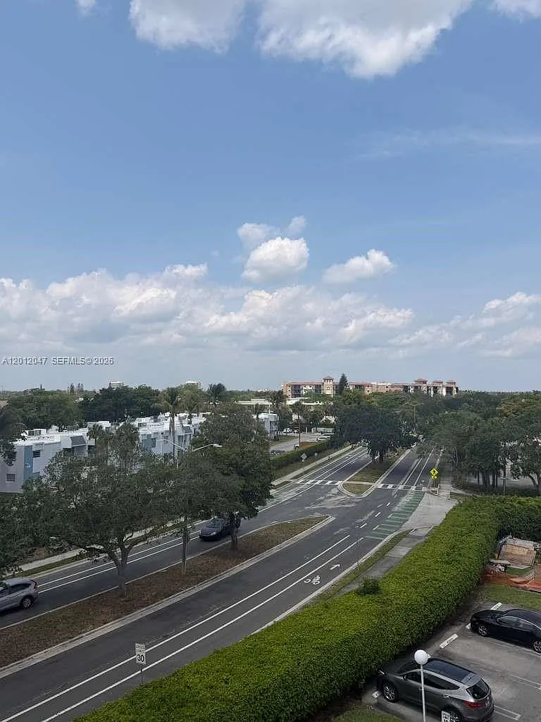 Building Photo - 500 Executive Center Dr #5C