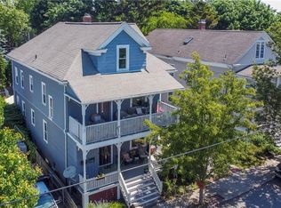 7 Peckham Ave, Newport, RI 02840