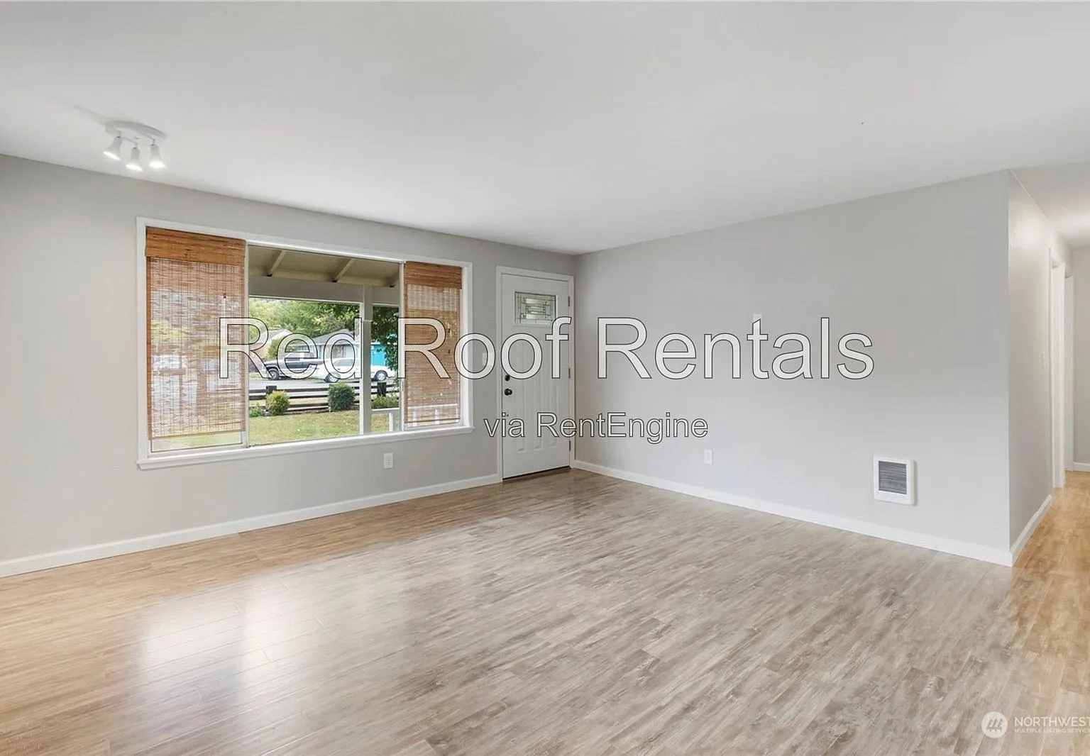 3 bed, 1.0 bath, 1008 sqft, $2,570 — Photo 3