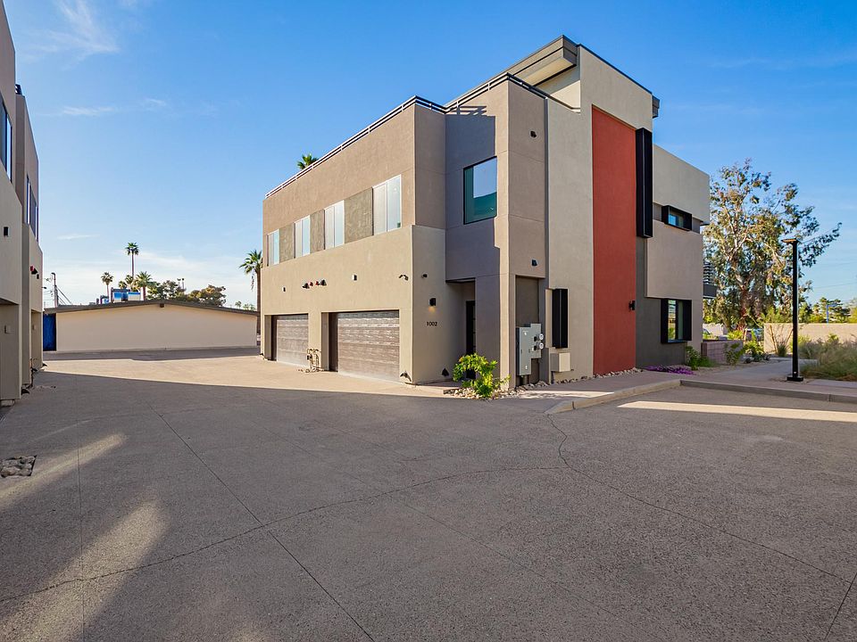 1002 Garage Entry