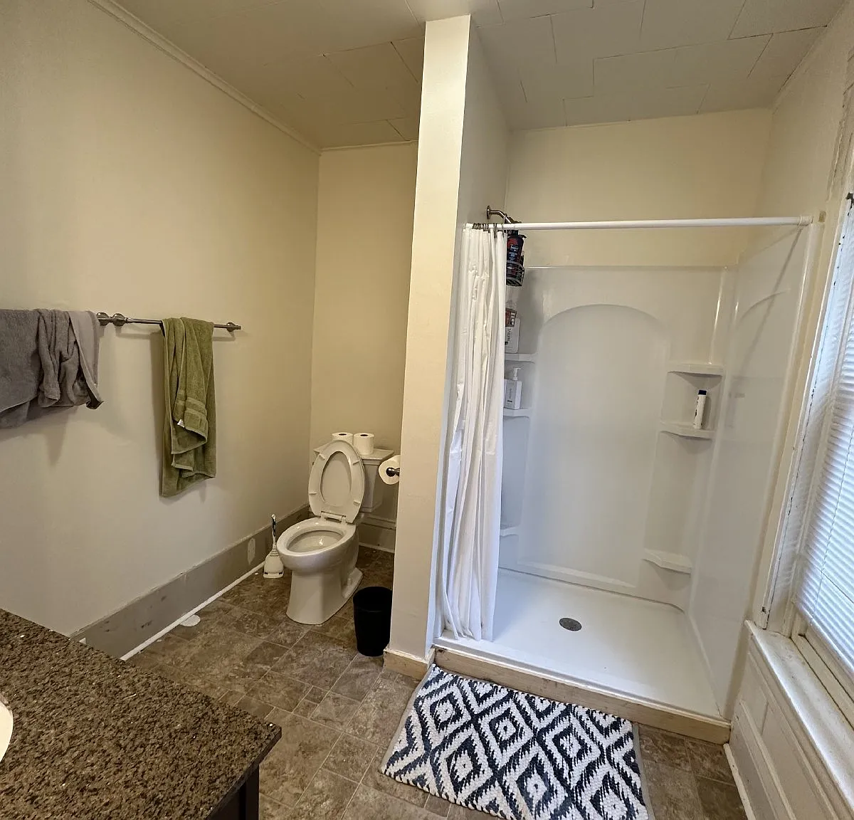 5 bed, 2.0 bath, 1756 sqft, $445 — Photo 3