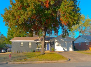 624 Thompson Dr, Saginaw, TX 76179