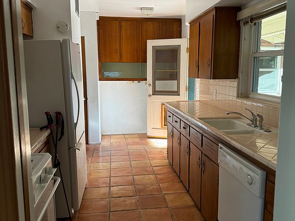 5th image of 617 N Jones Blvd