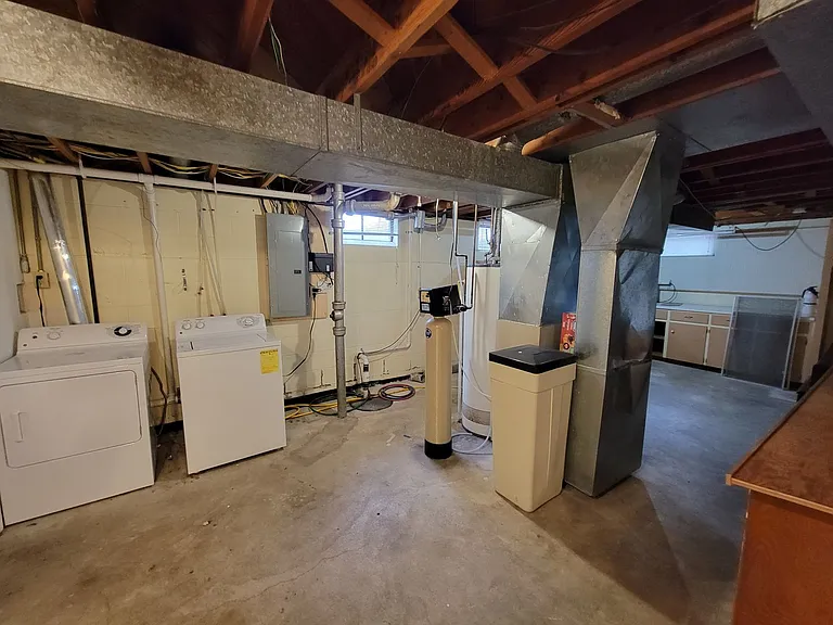 2023 Valley Park Dr — Photo 32